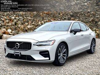 2022 Volvo S60 Momentum FWD photo