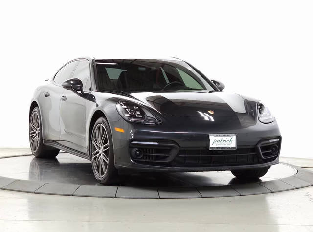 2021 Porsche Panamera  RWD photo