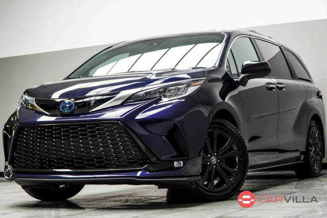 2022 Toyota Sienna XSE FWD photo