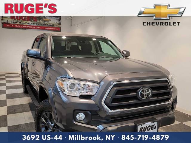 2022 Toyota Tacoma SR5 4WD photo