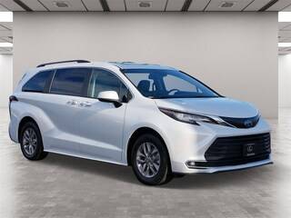 2022 Toyota Sienna XLE FWD photo