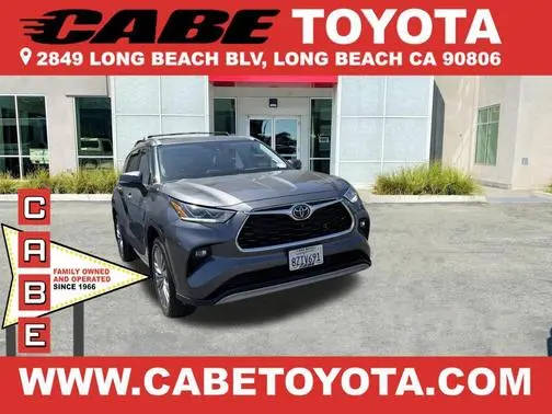 2022 Toyota Highlander Platinum FWD photo