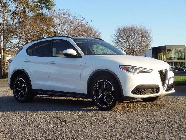 2022 Alfa Romeo Stelvio Ti AWD photo