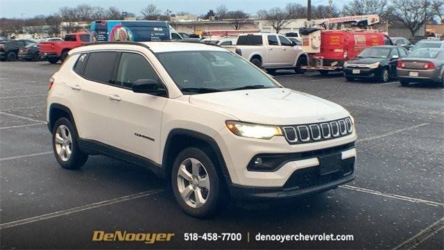 2022 Jeep Compass Latitude 4WD photo