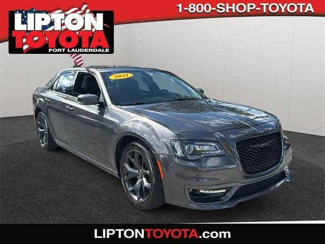 2021 Chrysler 300 Touring L RWD photo