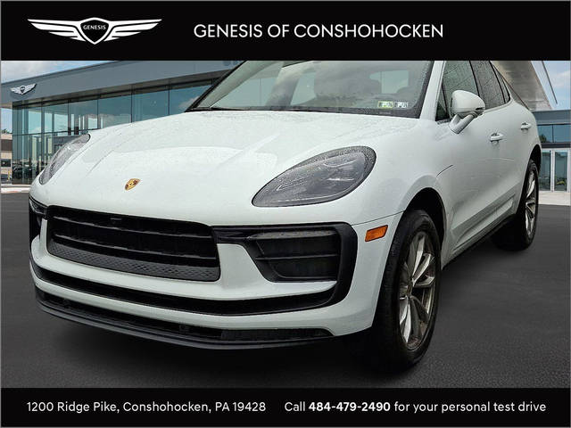 2022 Porsche Macan  AWD photo