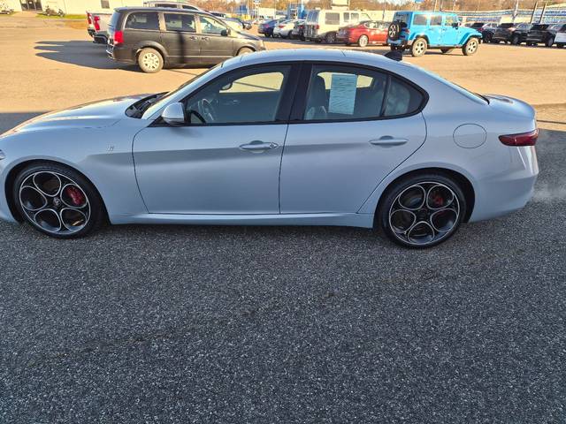 2022 Alfa Romeo Giulia Ti RWD photo