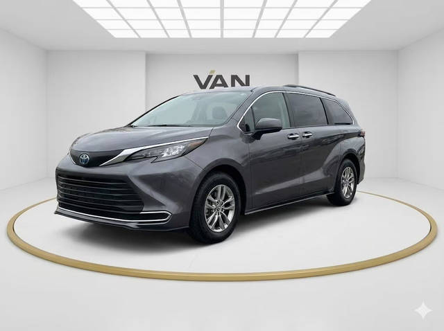 2022 Toyota Sienna LE FWD photo