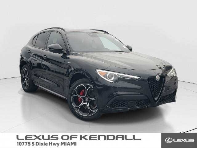 2022 Alfa Romeo Stelvio Veloce AWD photo