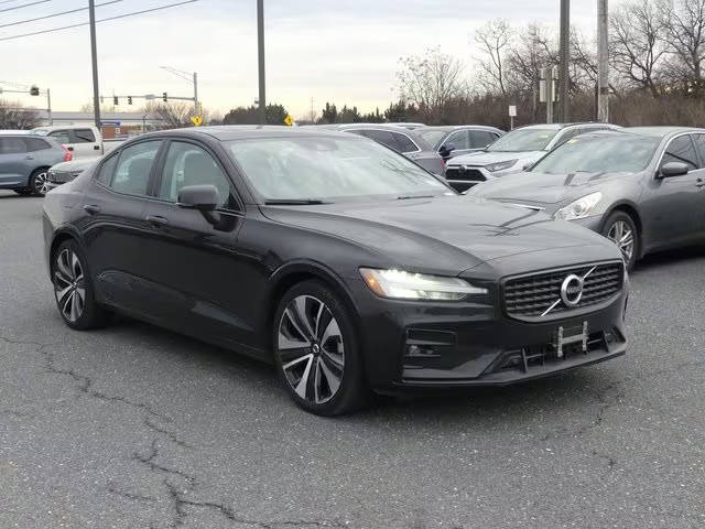 2022 Volvo S60 Momentum AWD photo