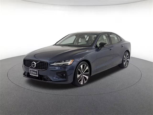 2022 Volvo S60 Momentum FWD photo