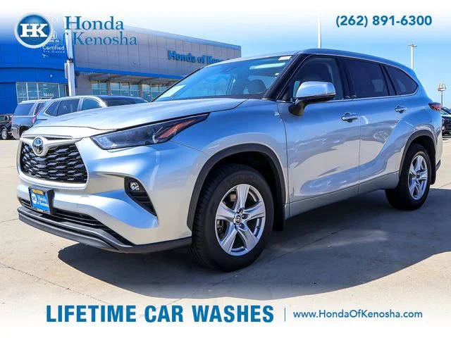 2022 Toyota Highlander LE AWD photo