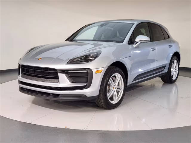 2022 Porsche Macan  AWD photo