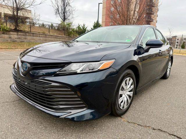 2019 Toyota Camry Hybrid LE FWD photo