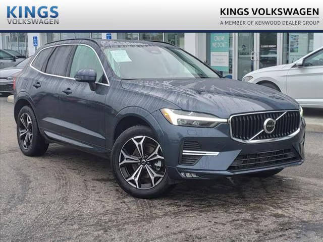 2022 Volvo XC60 Momentum AWD photo