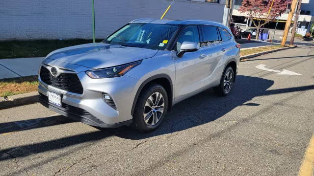 2022 Toyota Highlander XLE AWD photo