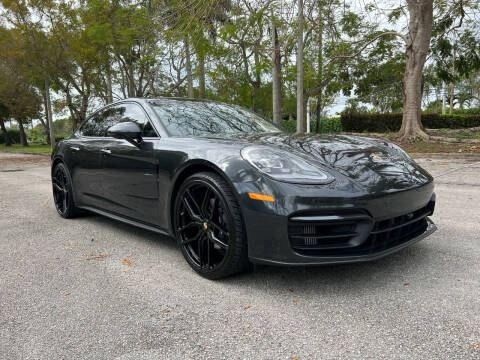 2021 Porsche Panamera  RWD photo