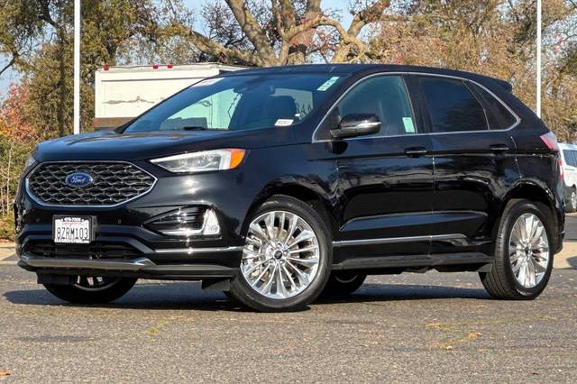 2022 Ford Edge Titanium AWD photo