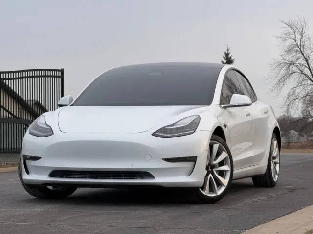 2019 Tesla Model 3 Standard Range Plus RWD photo