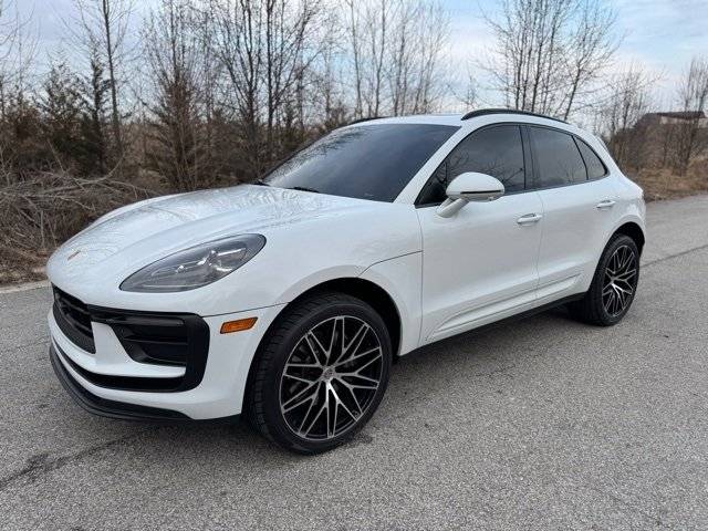 2022 Porsche Macan  AWD photo