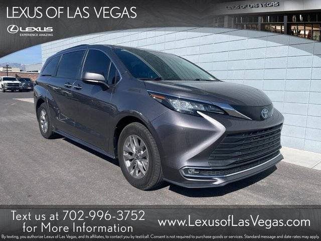 2022 Toyota Sienna XLE FWD photo