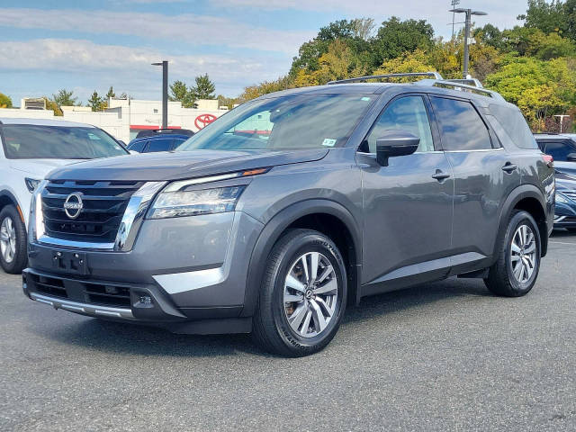 2022 Nissan Pathfinder SL 4WD photo