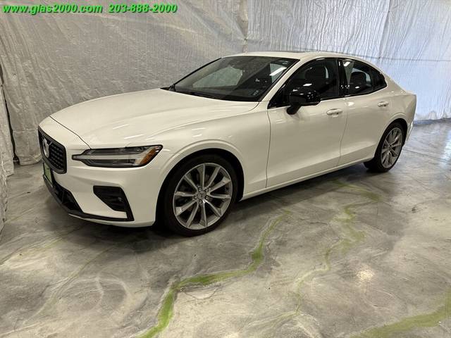 2021 Volvo S60 Momentum AWD photo