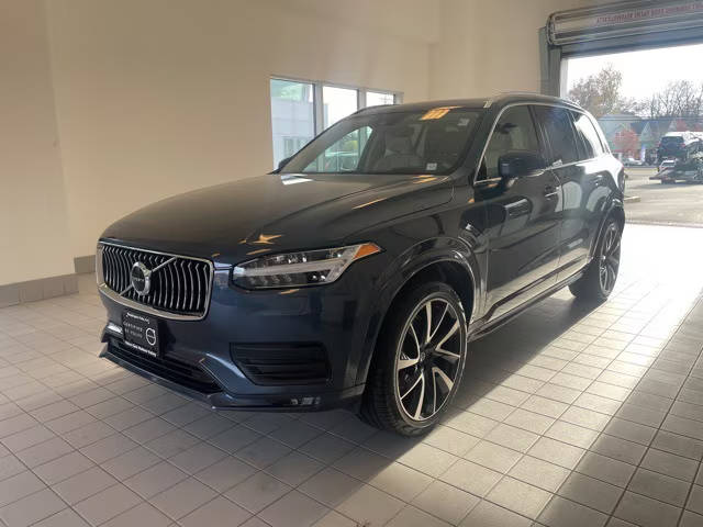 2022 Volvo XC90 Momentum AWD photo