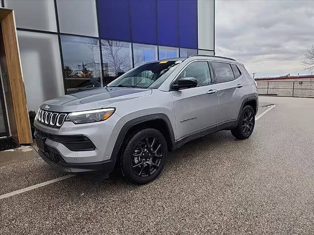 2022 Jeep Compass Latitude Lux 4WD photo