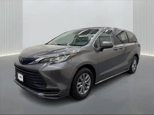 2022 Toyota Sienna LE AWD photo