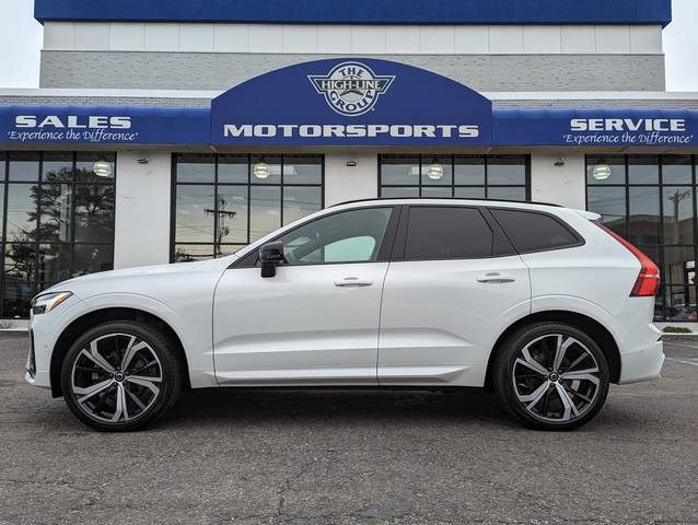 2022 Volvo XC60 R-Design AWD photo