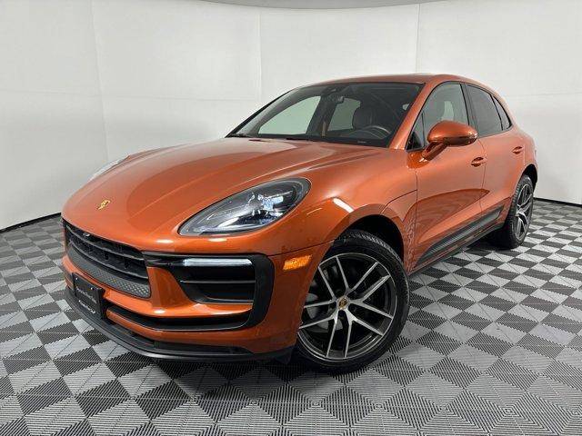 2022 Porsche Macan  AWD photo