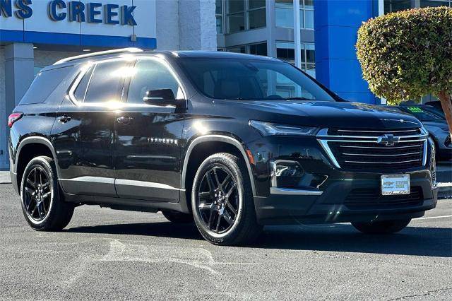 2022 Chevrolet Traverse LT Leather FWD photo