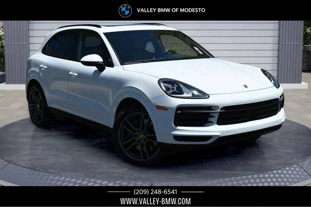 2022 Porsche Cayenne  AWD photo
