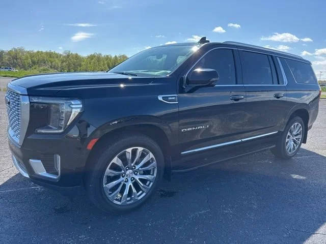2022 GMC Yukon XL Denali 4WD photo