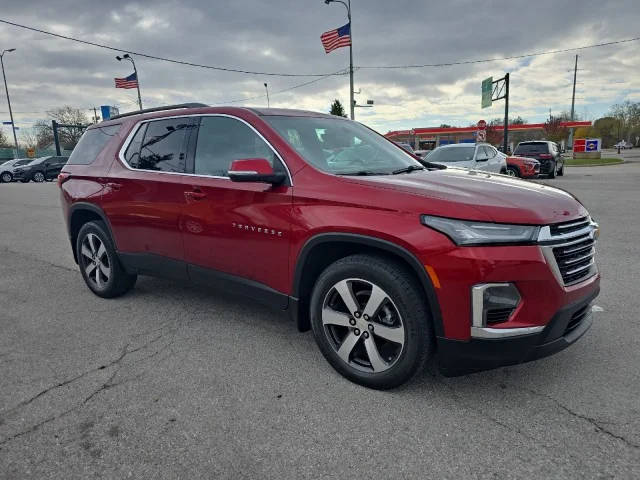2022 Chevrolet Traverse LT Leather FWD photo