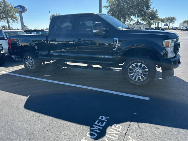 2022 Ford F-250 Super Duty LARIAT 4WD photo