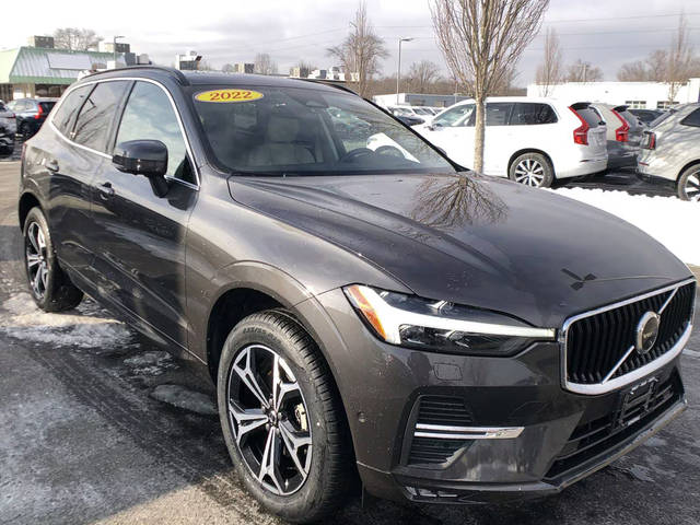 2022 Volvo XC60 Momentum AWD photo