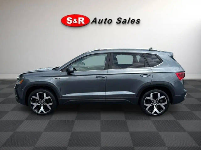 2022 Volkswagen Taos SEL AWD photo