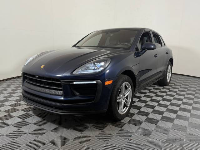 2022 Porsche Macan AWD photo