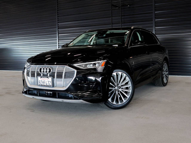 2019 Audi e-tron Prestige AWD photo