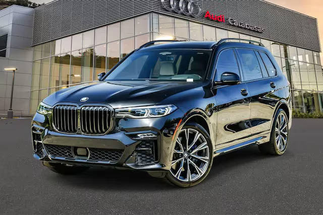2022 BMW X7 M50i AWD photo