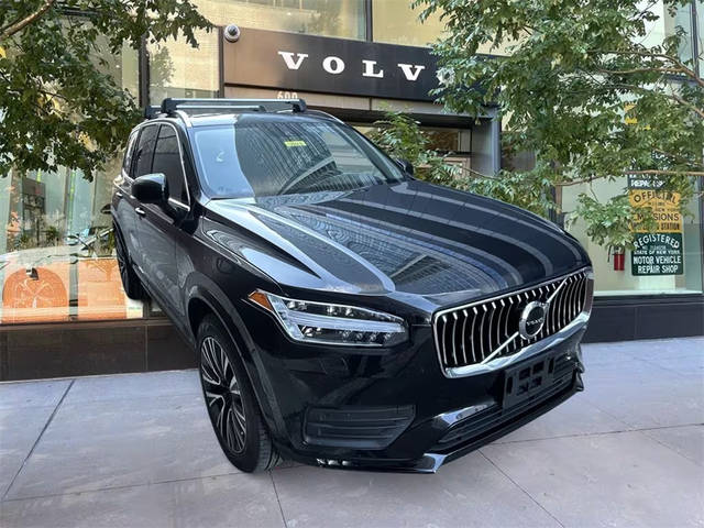 2022 Volvo XC90 Momentum AWD photo