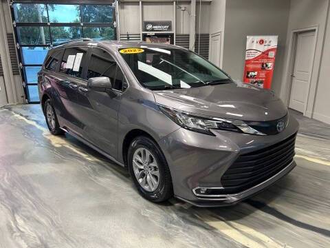 2022 Toyota Sienna XLE FWD photo