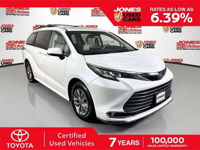 2022 Toyota Sienna XLE FWD photo