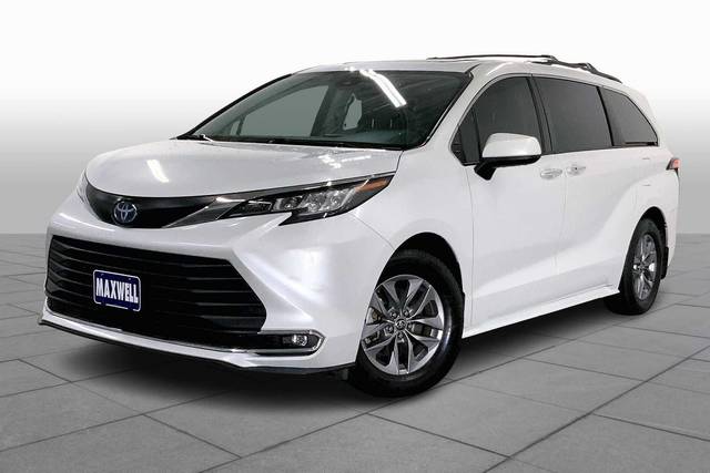 2022 Toyota Sienna XLE FWD photo