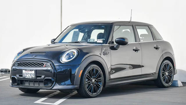 2022 MINI Hardtop 4 Door Cooper S FWD photo