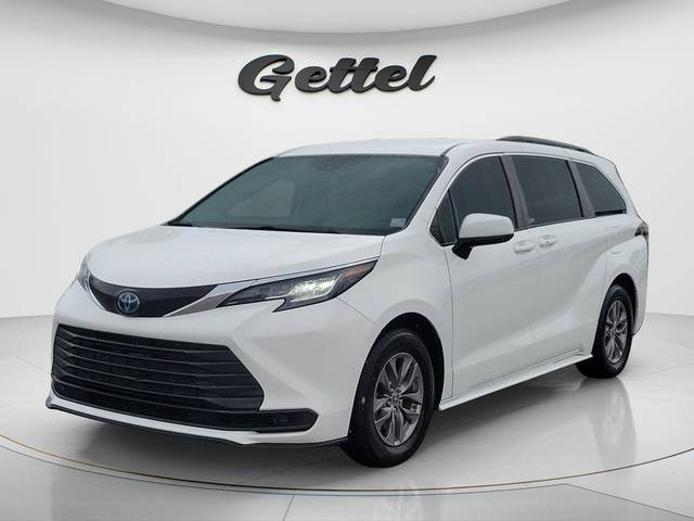 2022 Toyota Sienna LE FWD photo