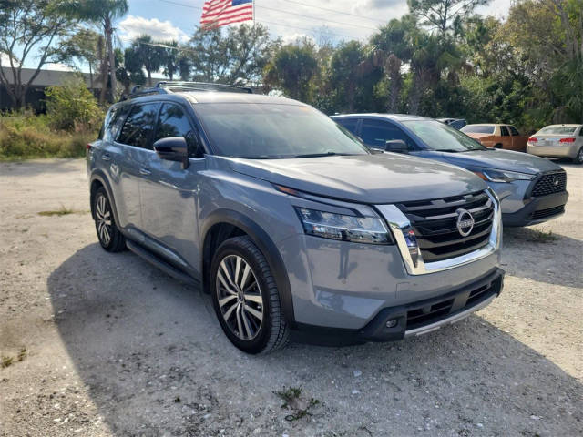 2022 Nissan Pathfinder Platinum 4WD photo