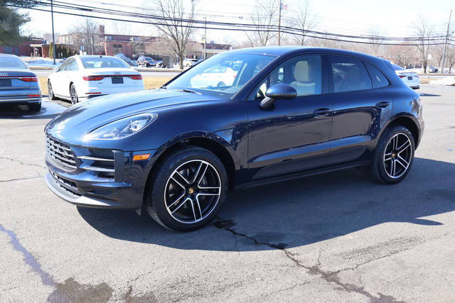 2021 Porsche Macan  AWD photo